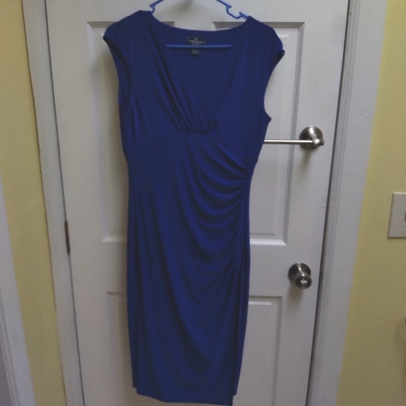 Ladies Dress - Picture 1 of 6